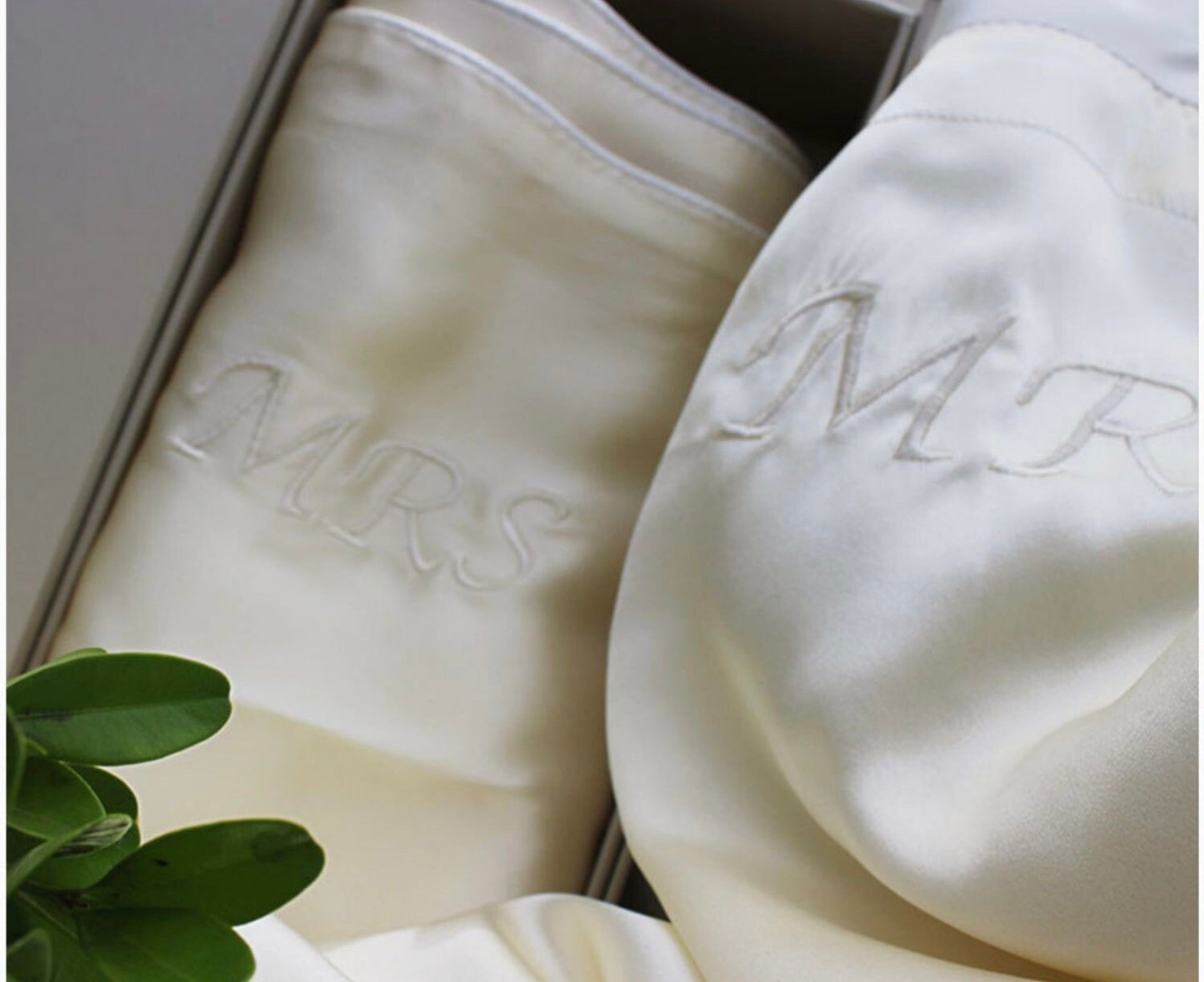 Organic mulberry silk pillowcase, unique wedding gift for the couple, Mr & Mrs high-quality gift set, groom gift from bride on wedding day