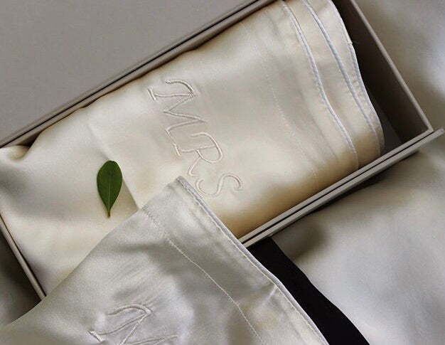 Organic mulberry silk pillowcase, unique wedding gift for the couple, Mr & Mrs high-quality gift set, groom gift from bride on wedding day