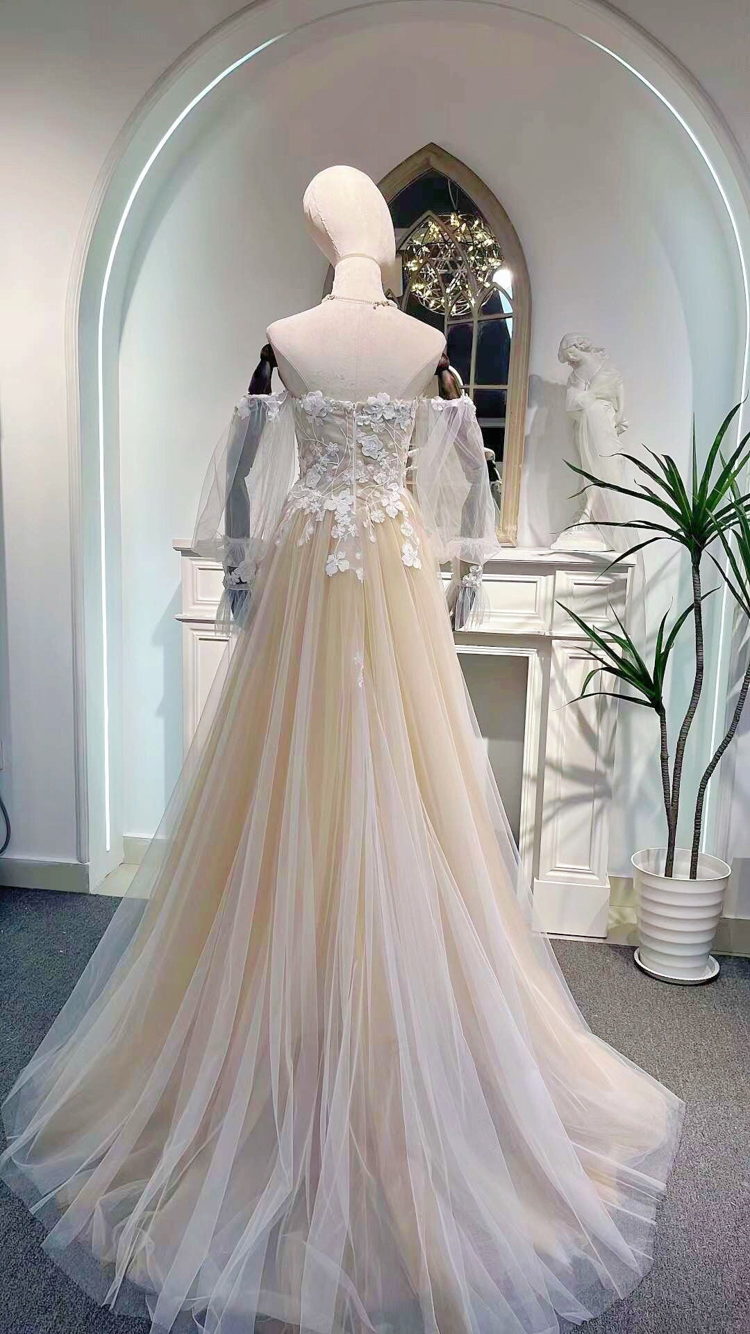 Sample dress, Long Sleeve Fairytale A-line Tulle Wedding Bridal Dress, Custom Off Shoulder Elegant Prom Party Gown, Floral Boho Beach