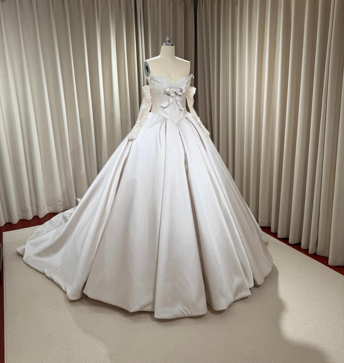 Victoria | Sample dress