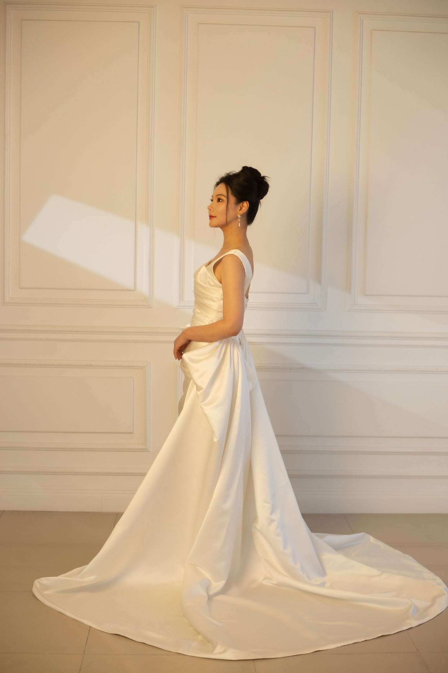 Dorothy | Satin Mermaid Wedding Dress with Shoulder Straps and Detachable Train