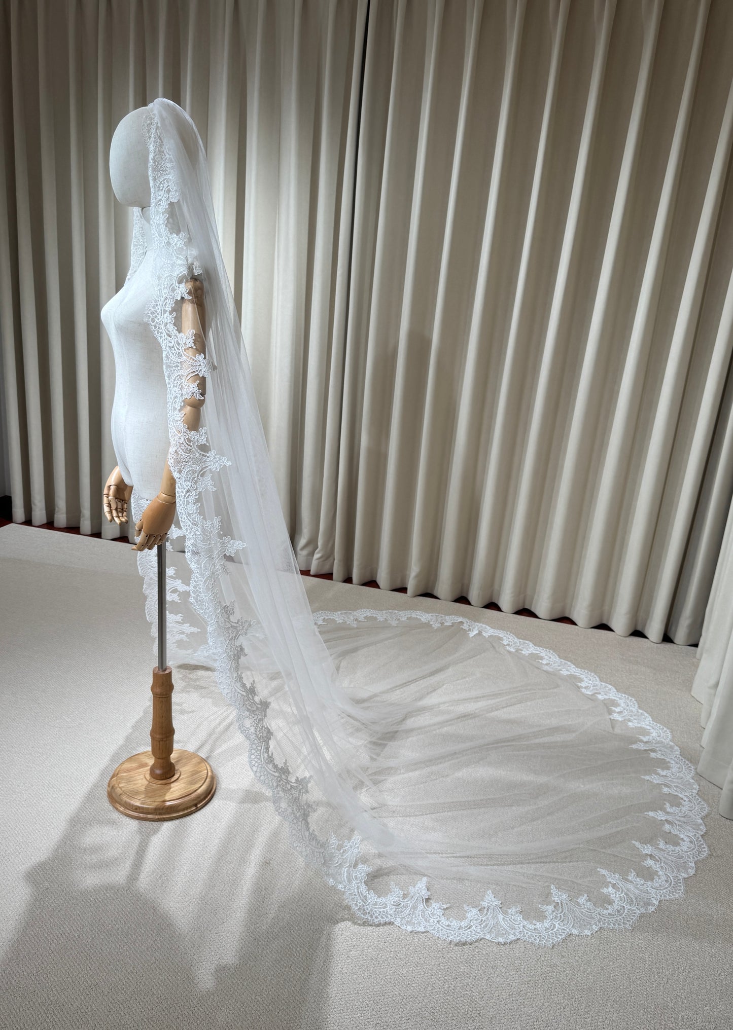 1 Tier Lace Trim Wedding Veil