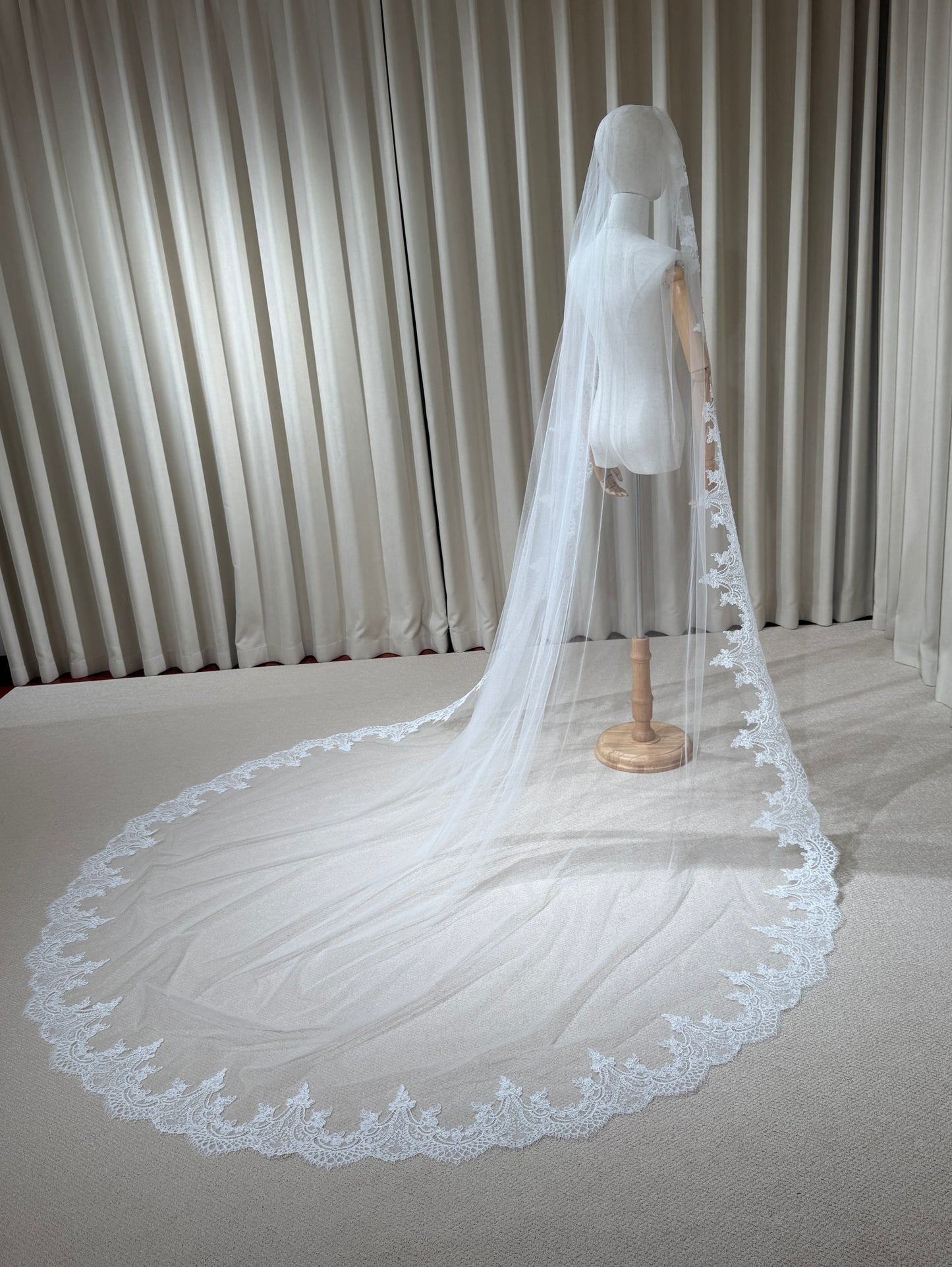 1 Tier Lace Trim Wedding Veil