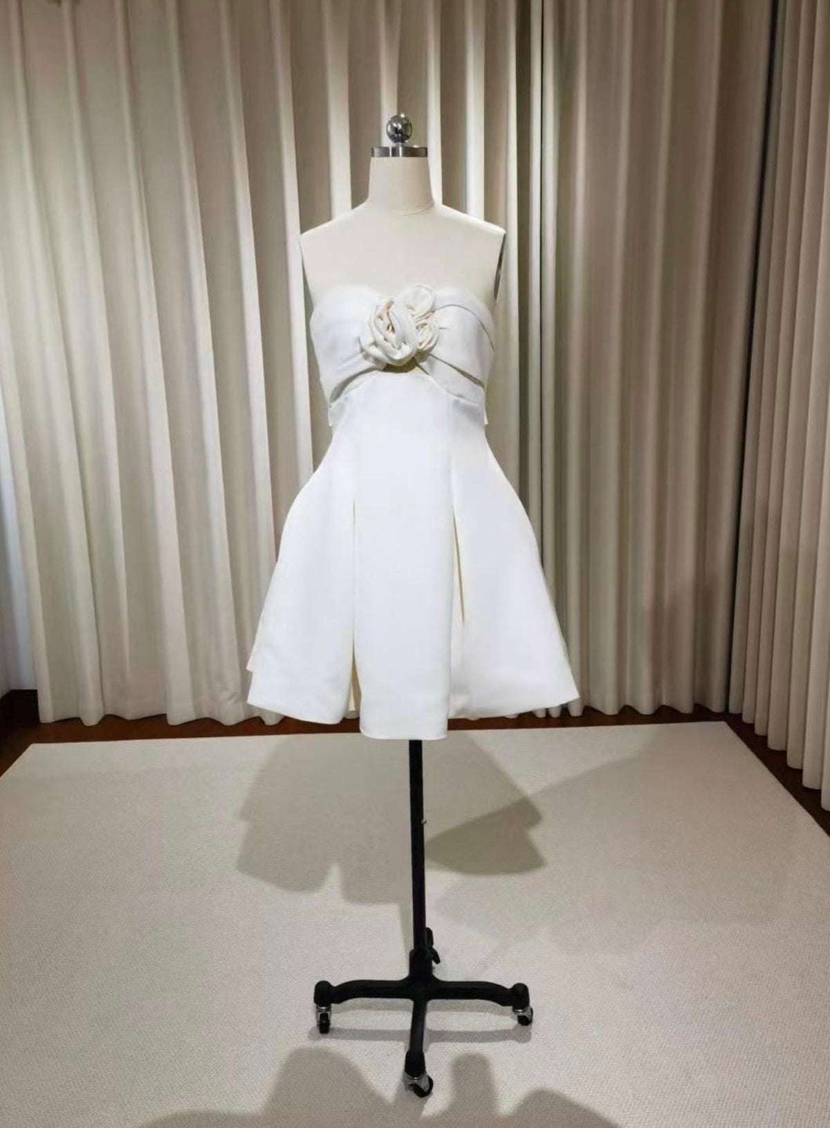 Evelyn | Sample dress