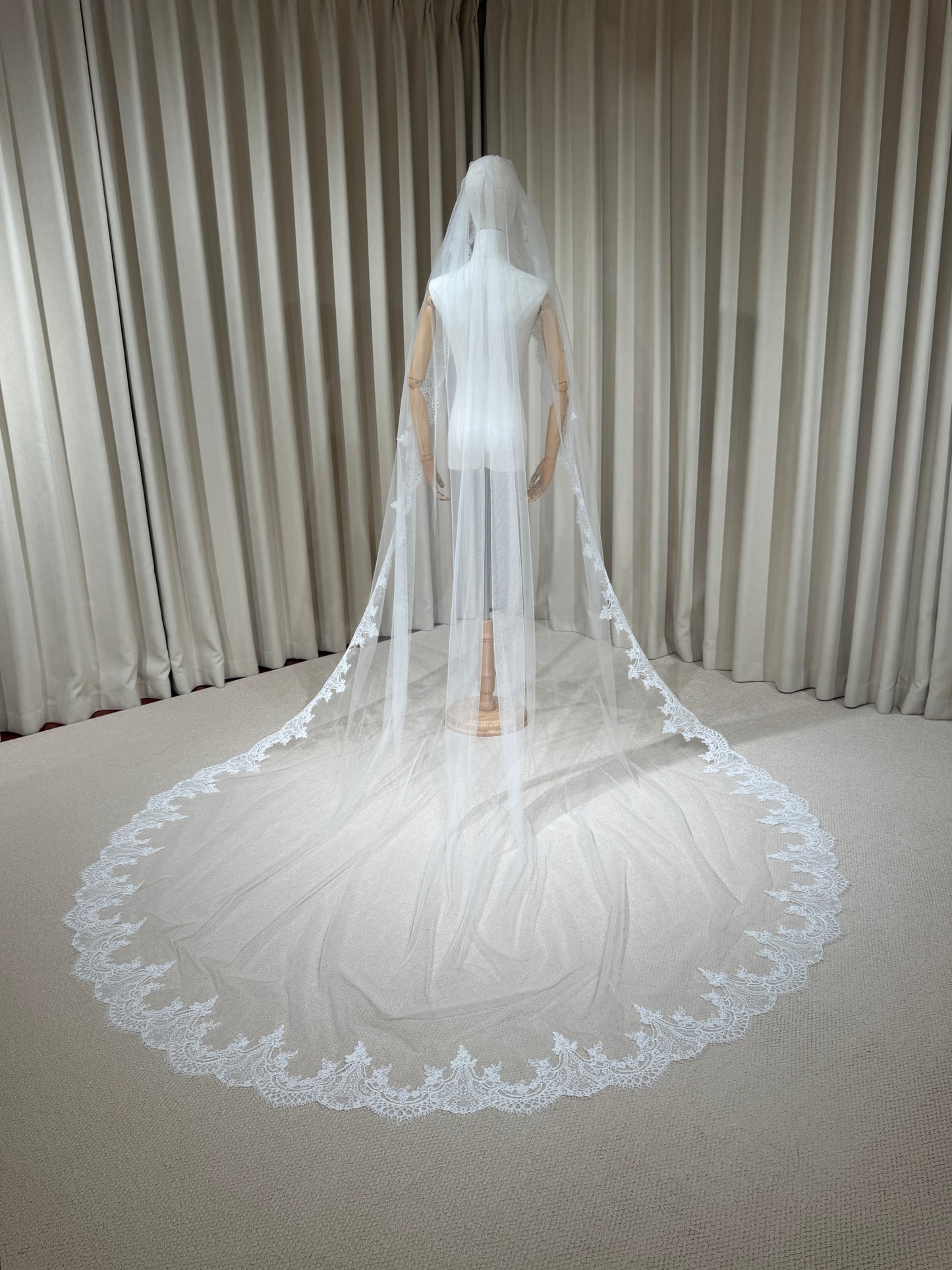 1 Tier Lace Trim Wedding Veil