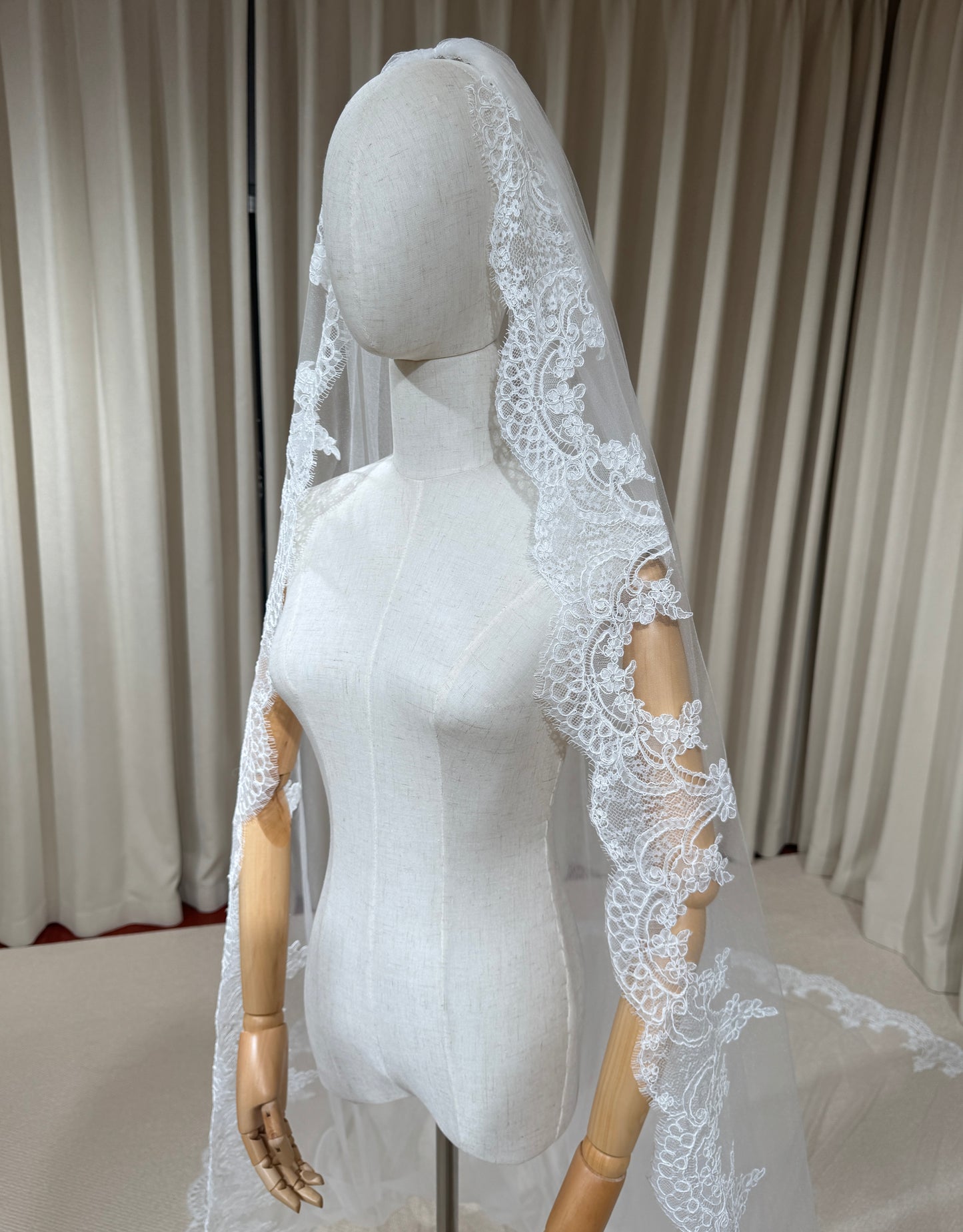 1 Tier Lace Trim Wedding Veil