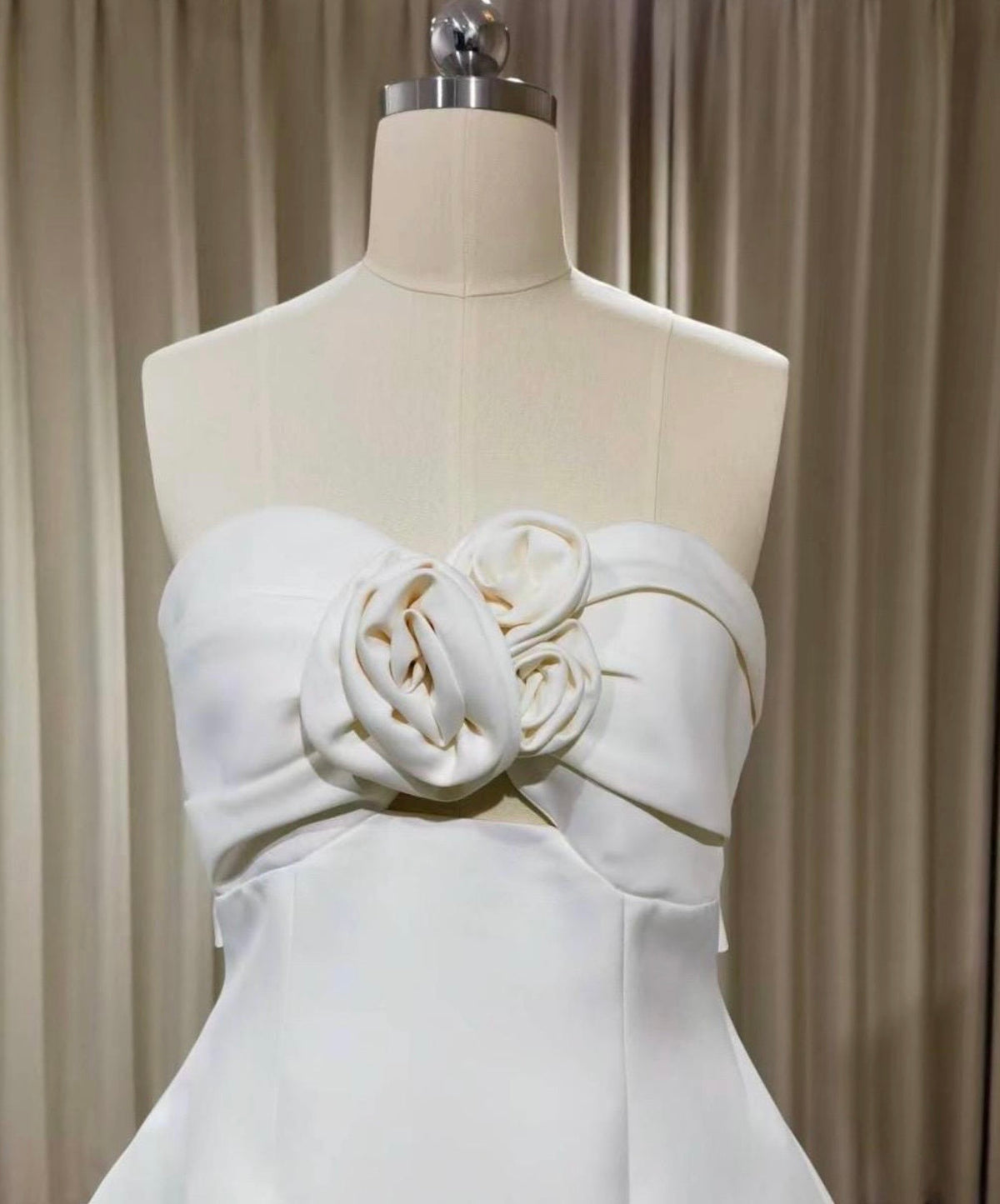 Evelyn | Sample dress