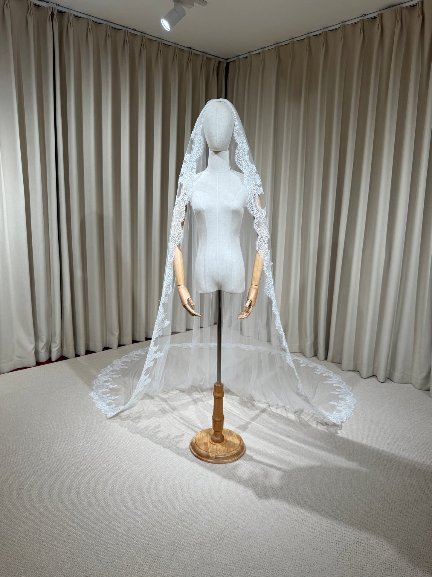 1 Tier Lace Trim Wedding Veil