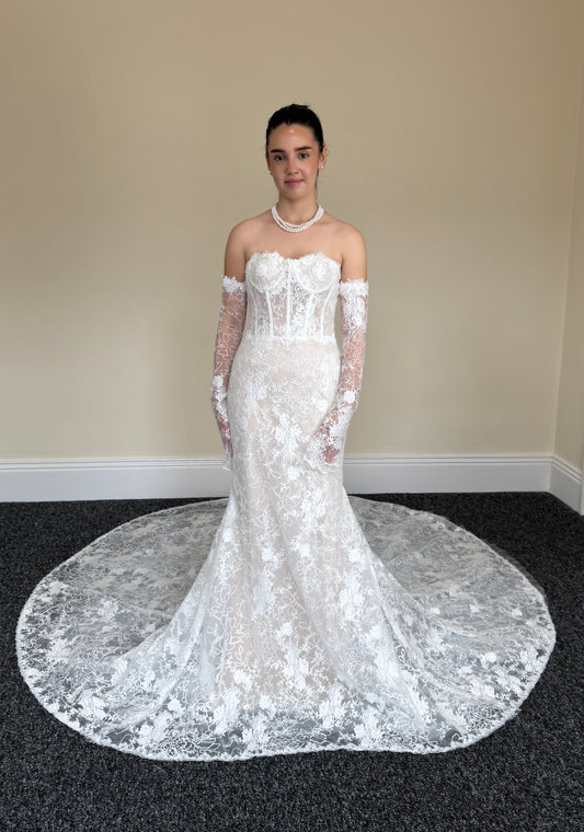 Lacy | Sample dress