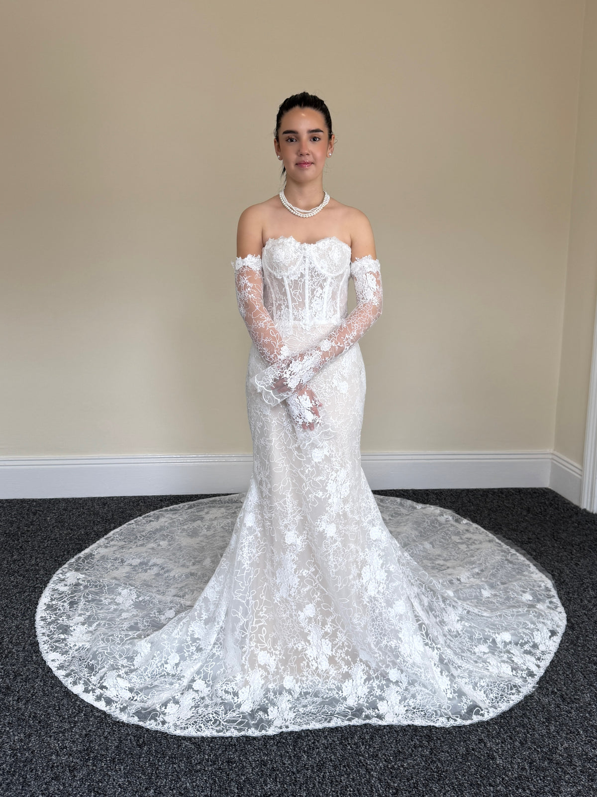 Lacy | Sample dress