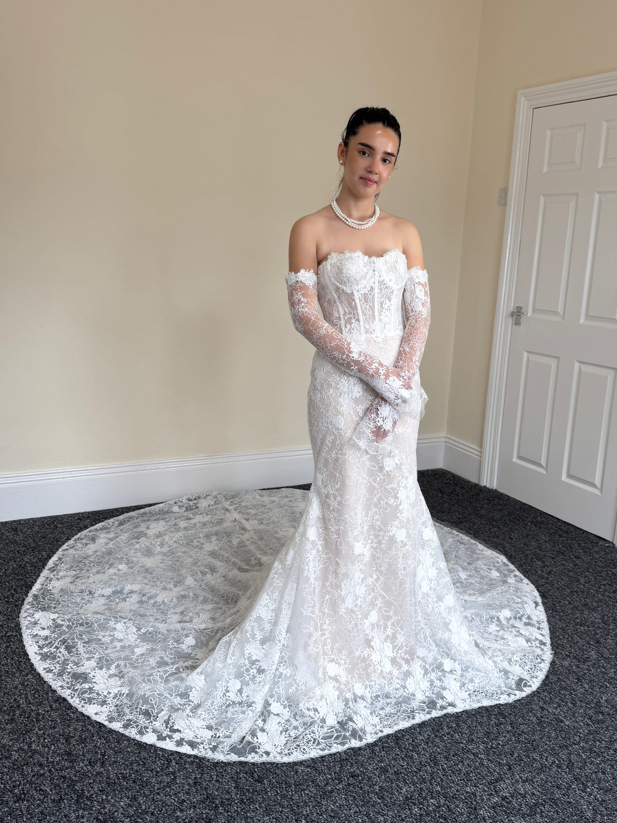 Lacy | Sample dress