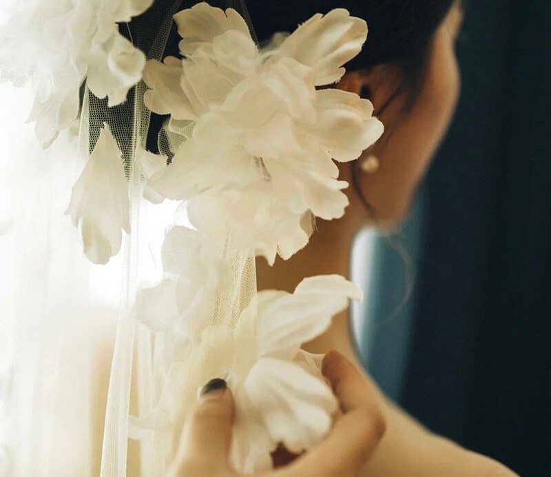 Unique Wedding Bridal Veil with Handmade flowers and pearl, wedding gift for brides.