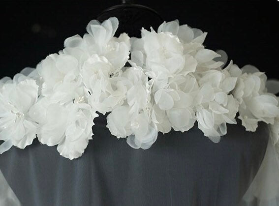 Unique Wedding Bridal Veil with Handmade flowers and pearl, wedding gift for brides.