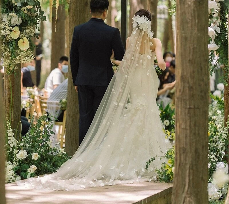 Unique Wedding Bridal Veil with Handmade flowers and pearl, wedding gift for brides.