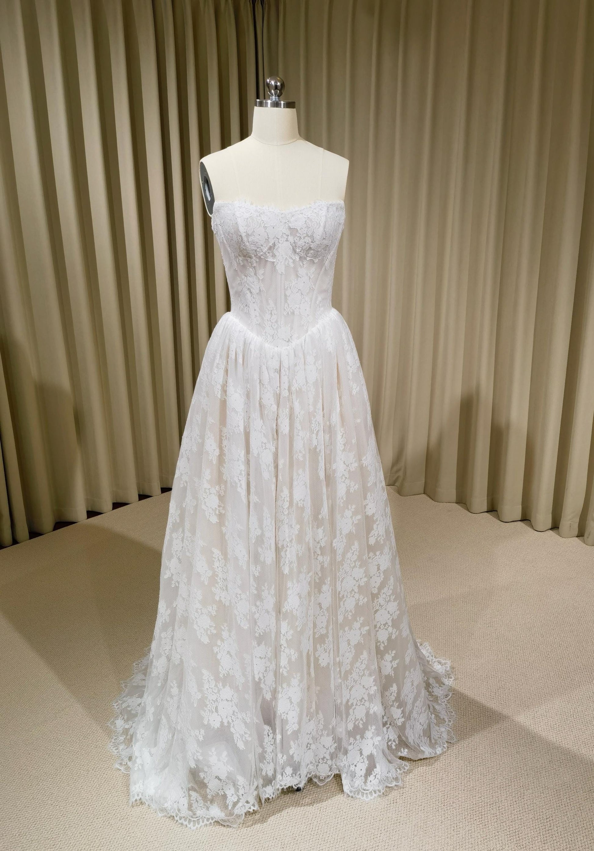 wedding dress elegant classic Thalea