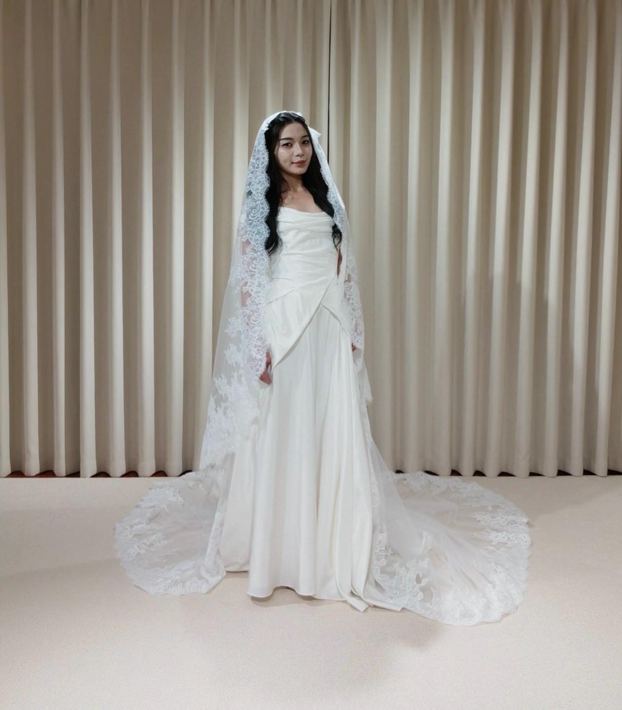 1 Tier Lace Trim Wedding Veil