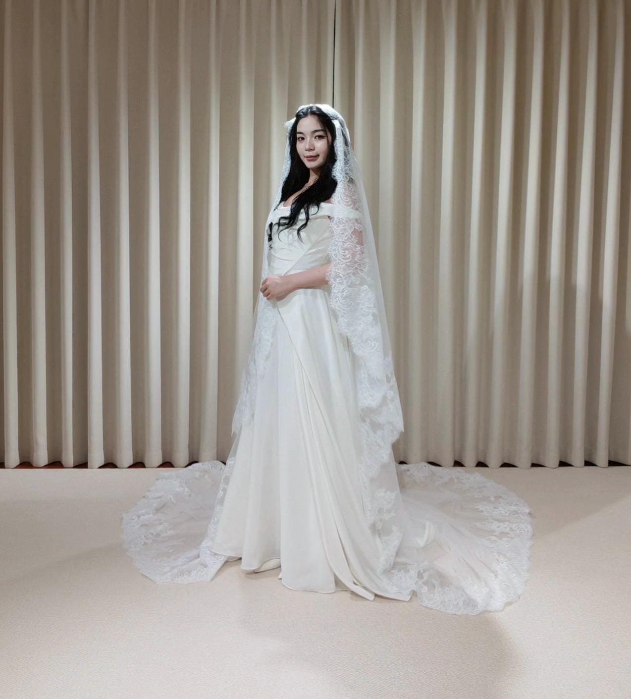 1 Tier Lace Trim Wedding Veil