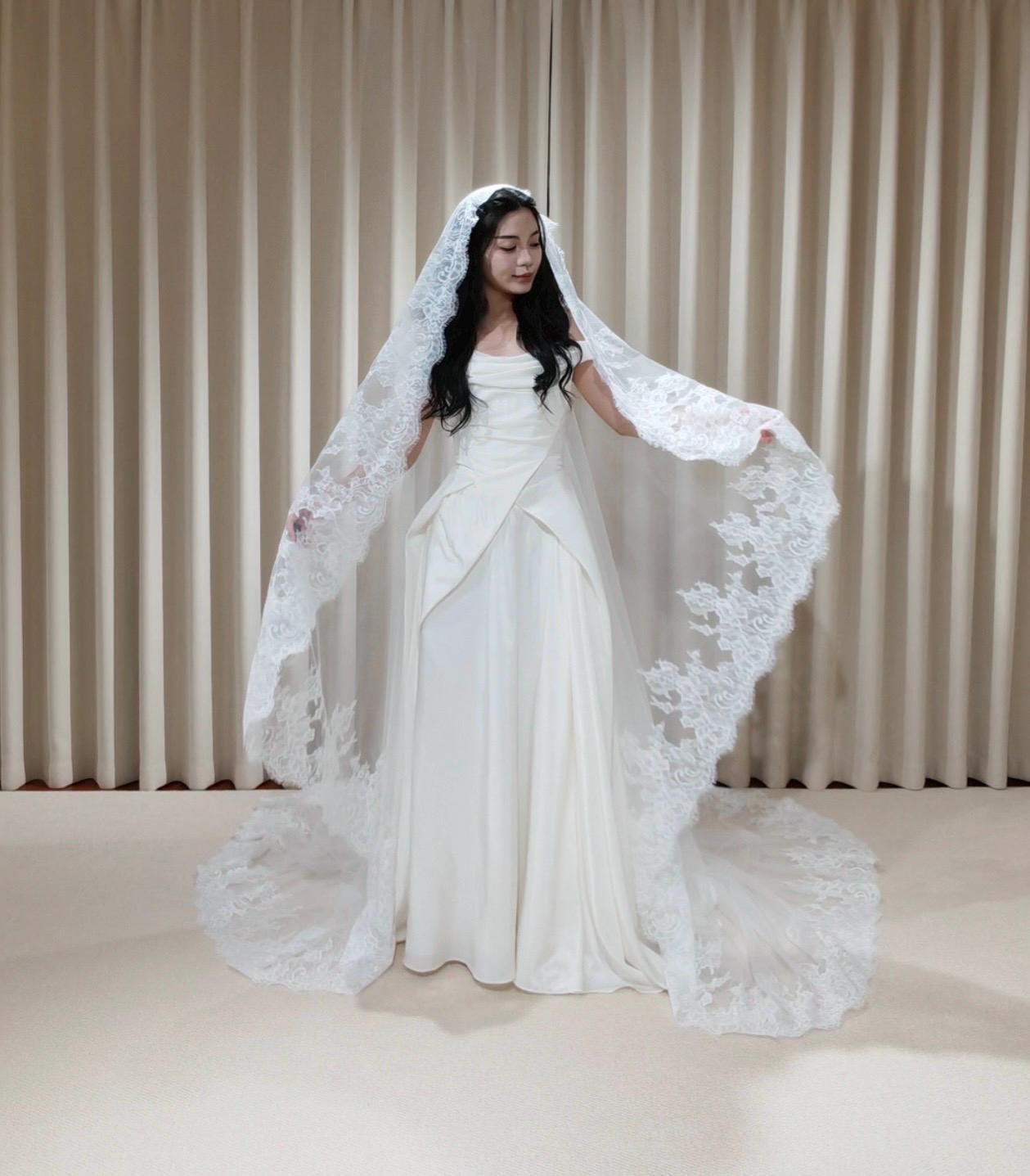 1 Tier Lace Trim Wedding Veil