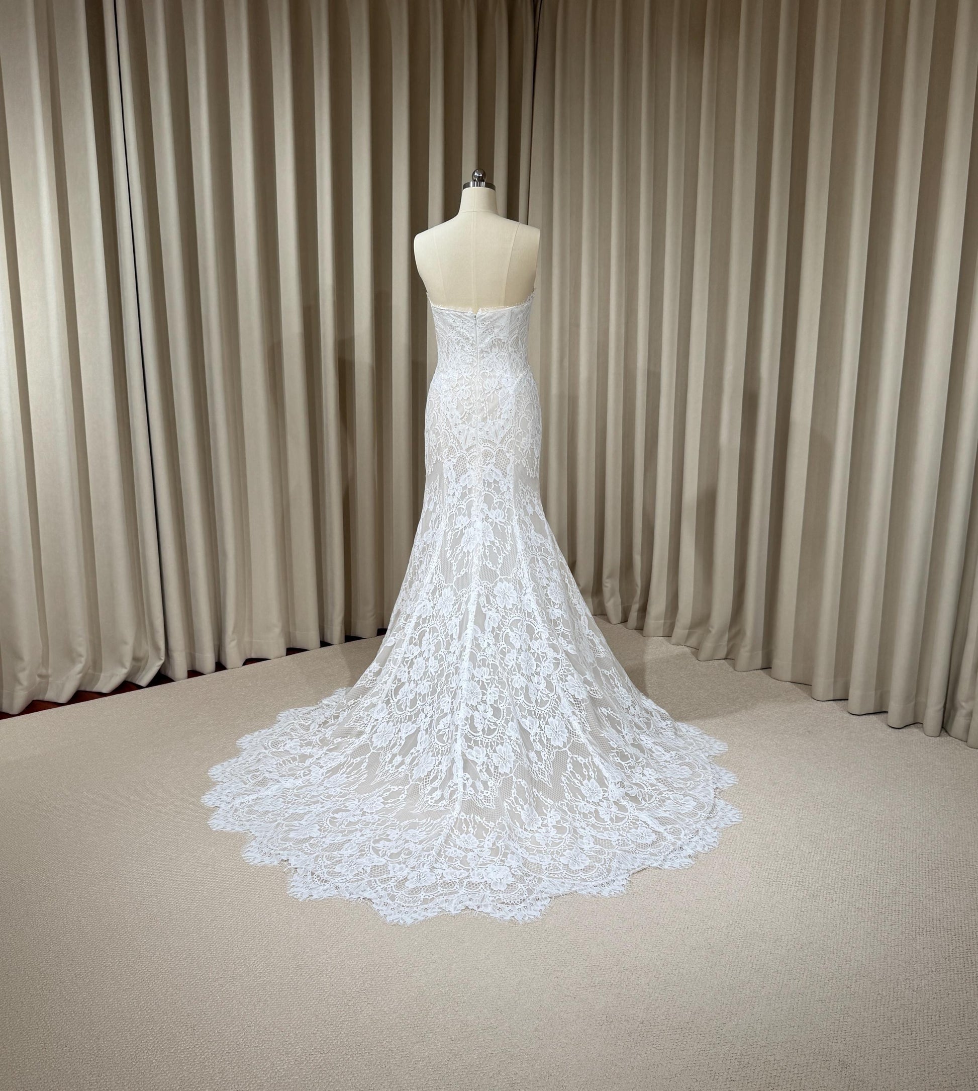 Lace Corset Mermaid Dress with Detachable Train | Elysia