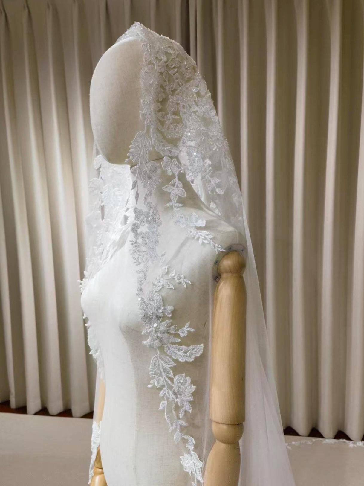 1 Tier Mantilla Lace Beaded Wedding Veil