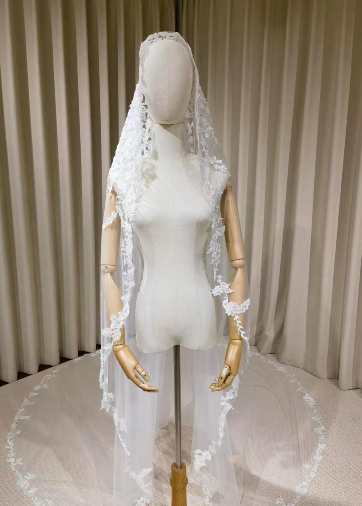 1 Tier Mantilla Lace Beaded Wedding Veil