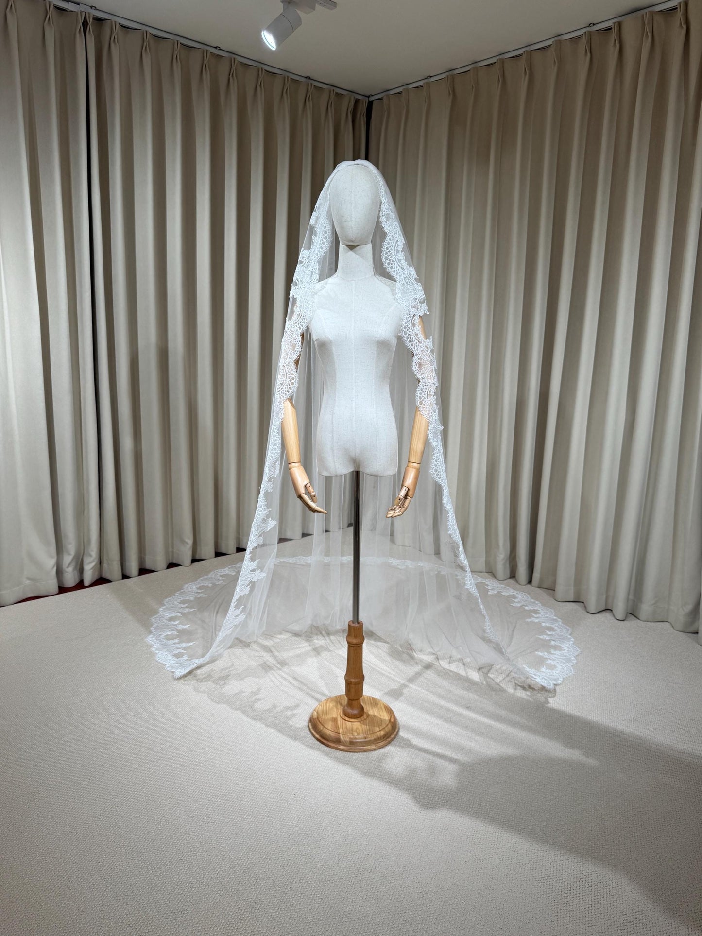 1 Tier Lace Trim Cathedral Wedding Veil