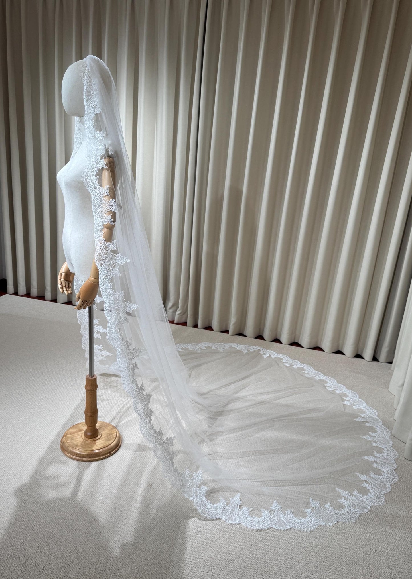 1 Tier Lace Trim Cathedral Wedding Veil