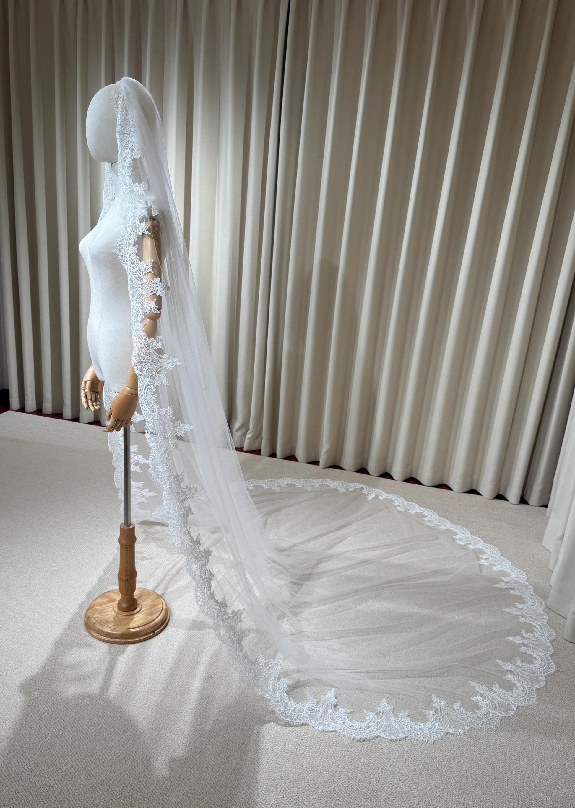 1 Tier Lace Trim Cathedral Wedding Veil