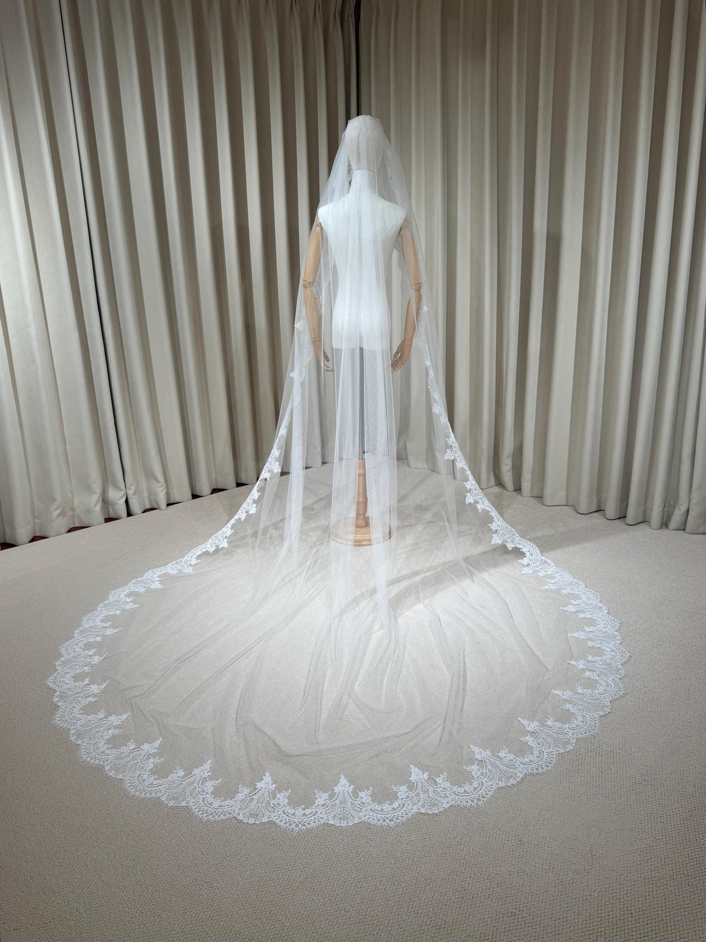 1 Tier Lace Trim Cathedral Wedding Veil
