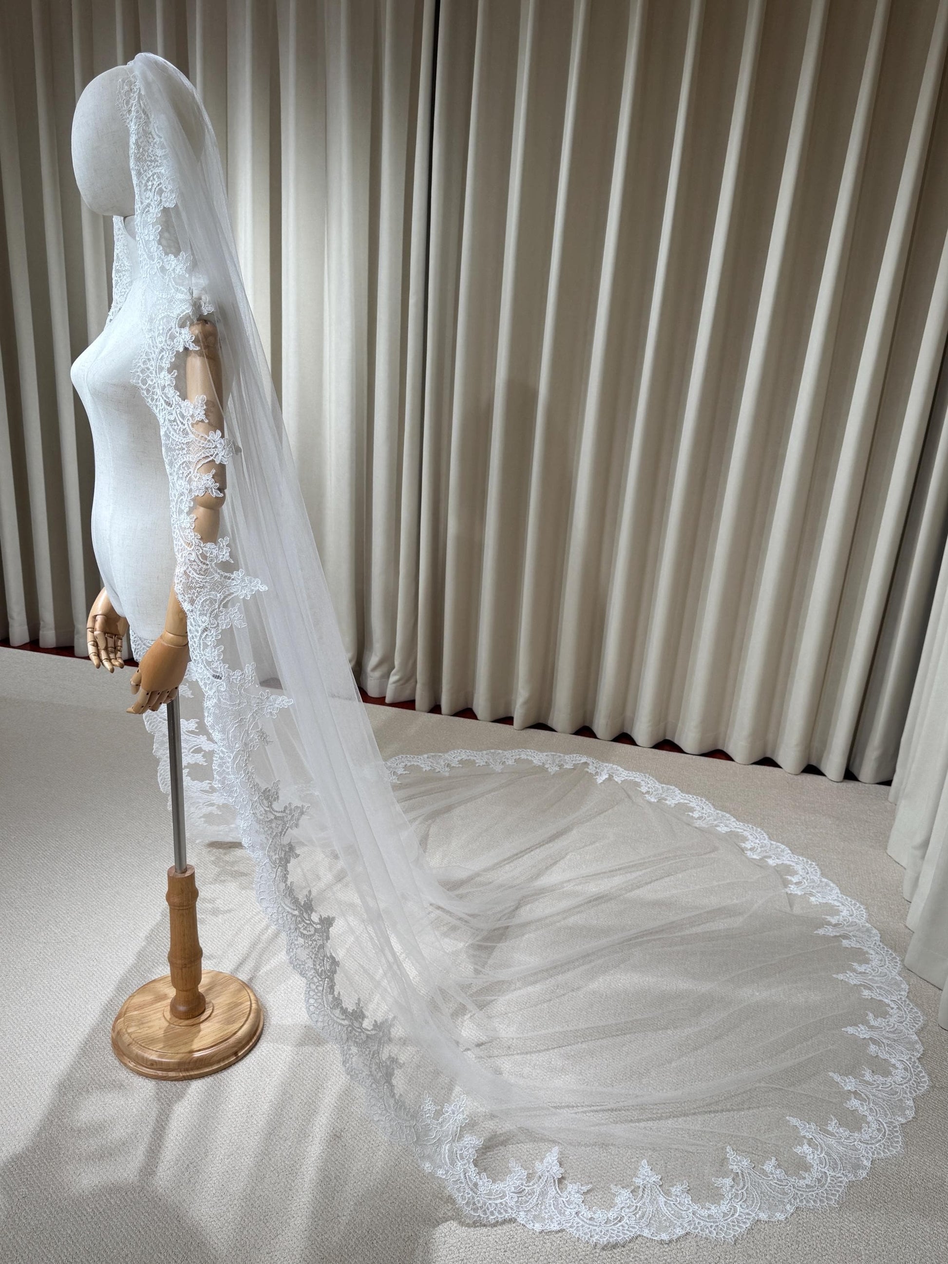 1 Tier Lace Trim Cathedral Wedding Veil