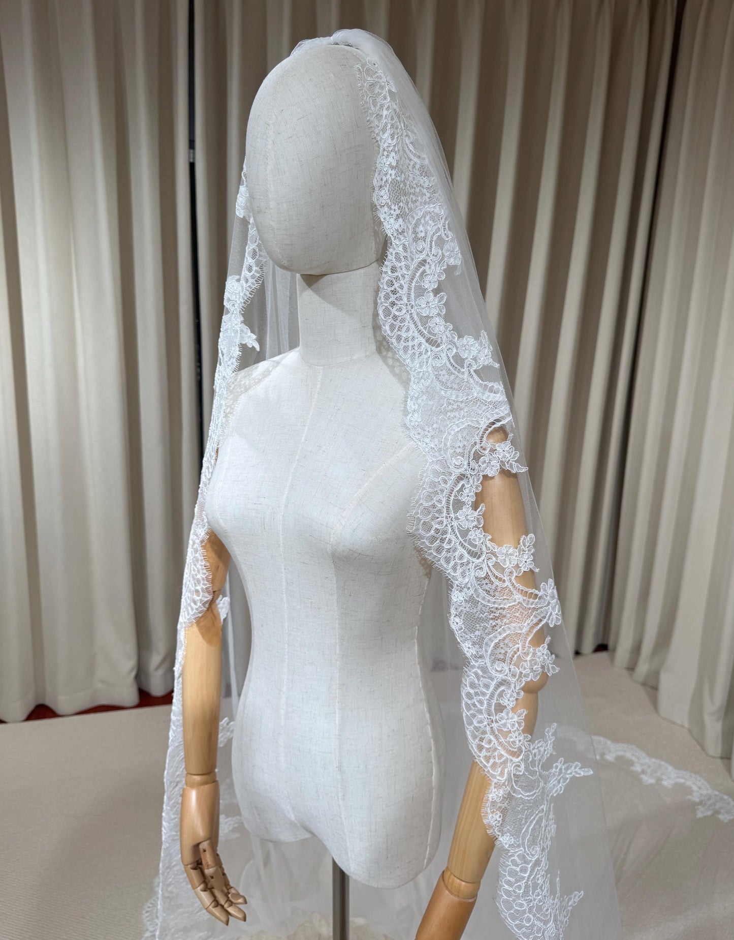 1 Tier Lace Trim Cathedral Wedding Veil