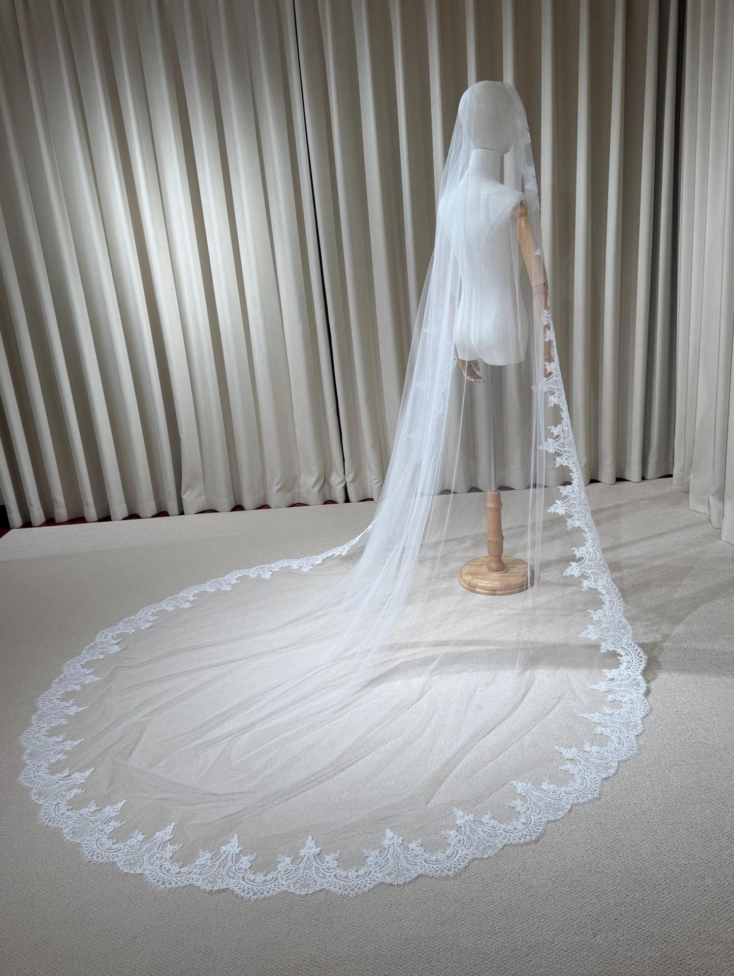 1 Tier Lace Trim Cathedral Wedding Veil