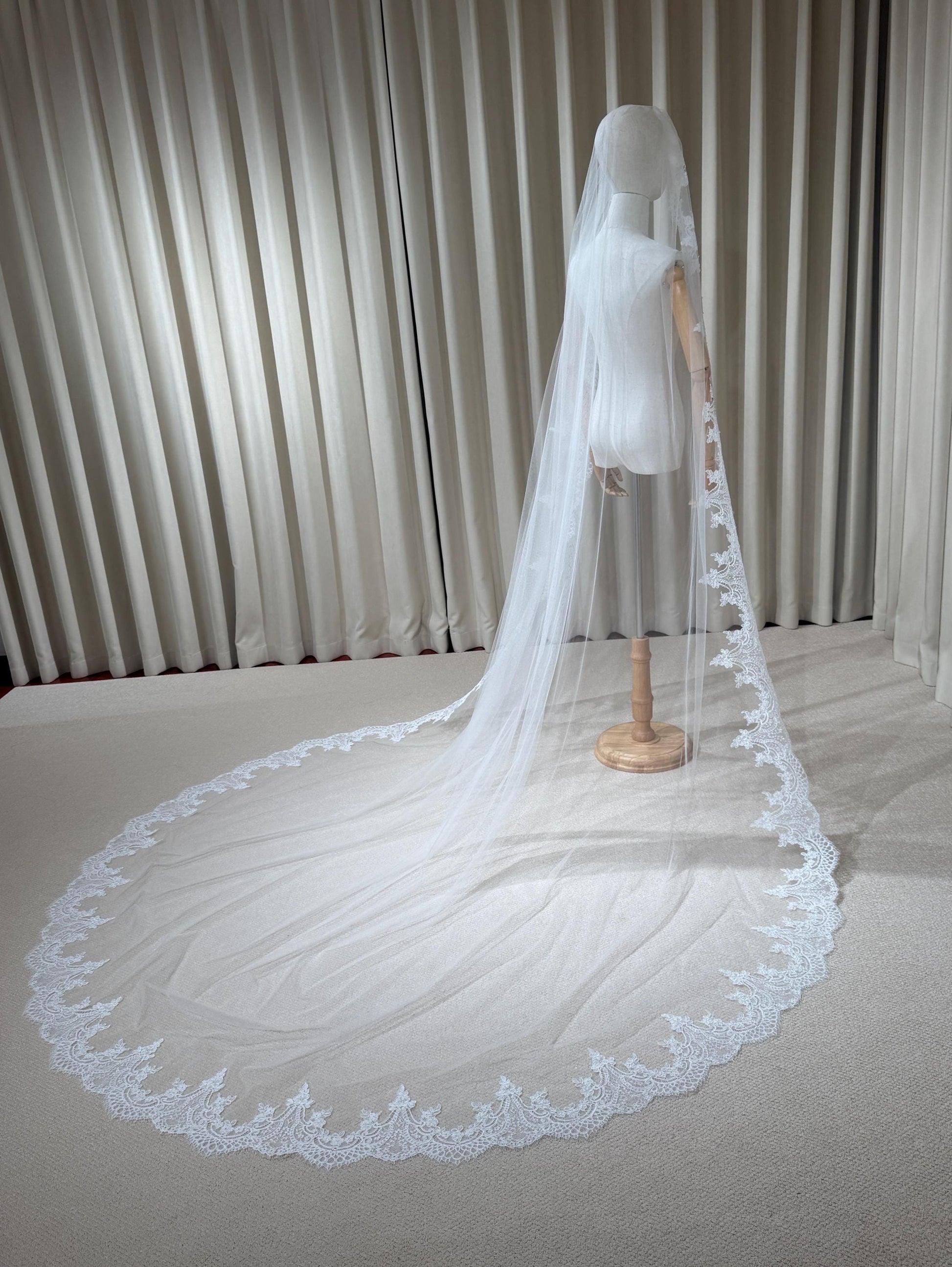 1 Tier Lace Trim Cathedral Wedding Veil