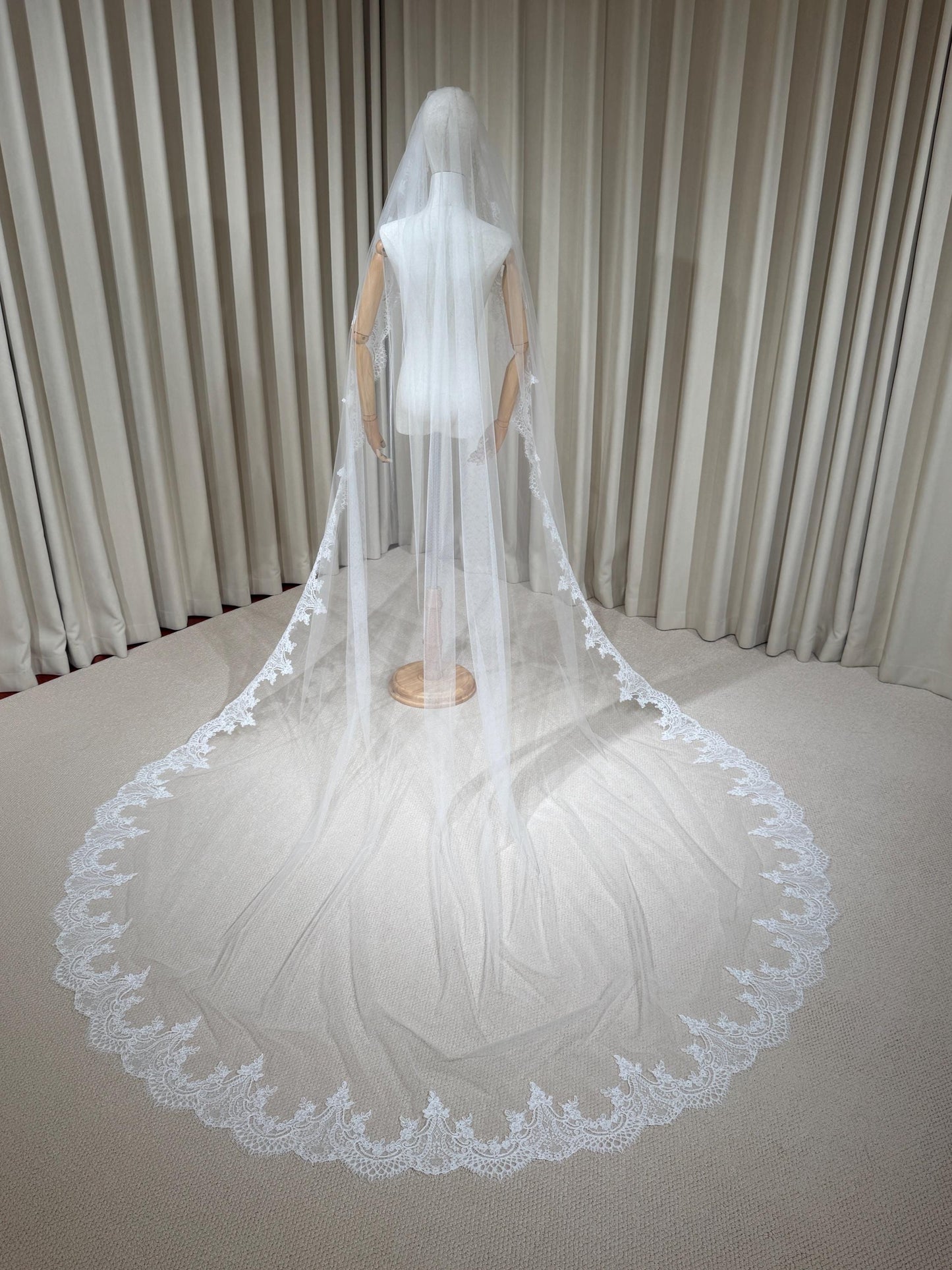 1 Tier Lace Trim Cathedral Wedding Veil