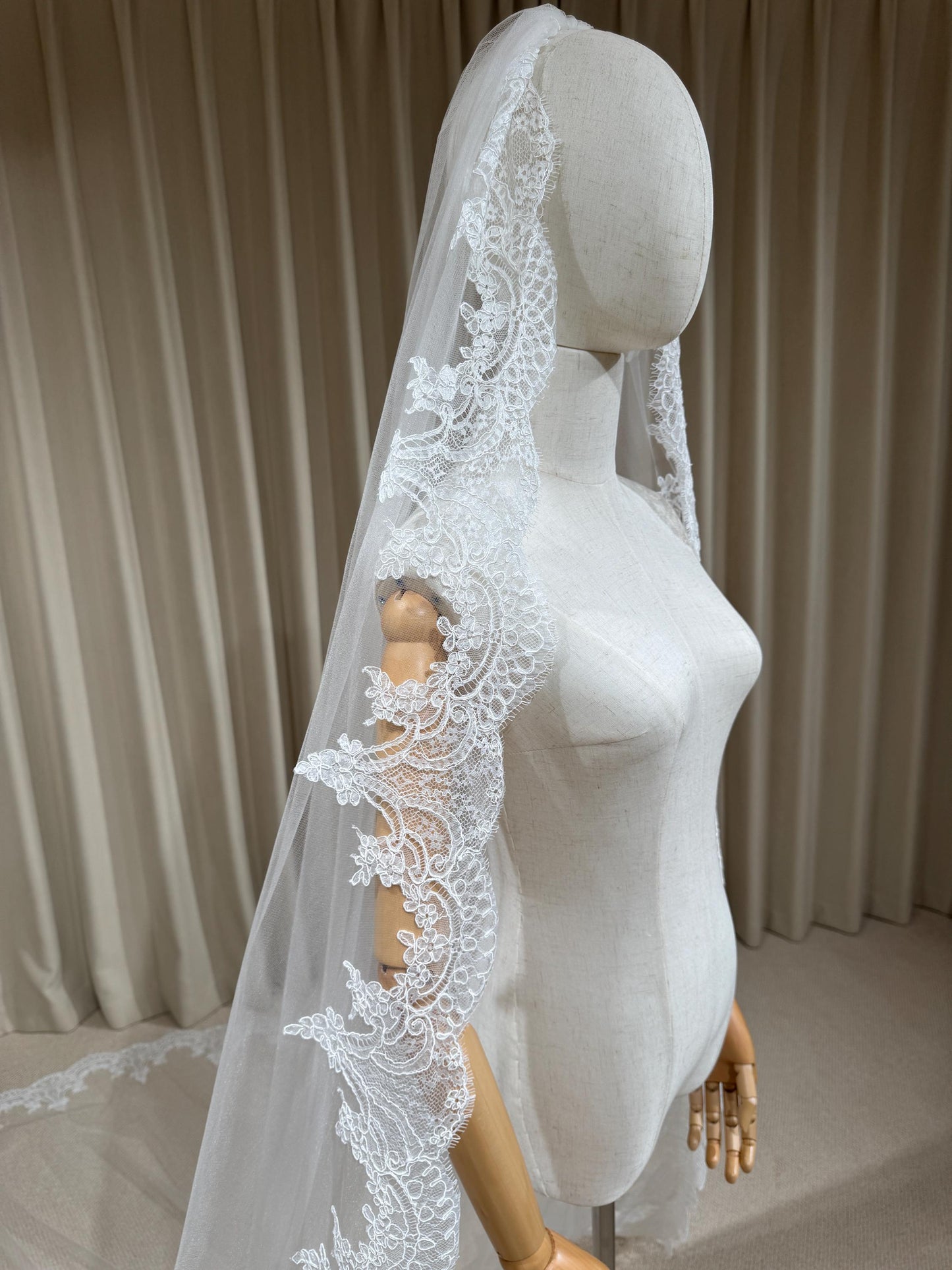1 Tier Lace Trim Cathedral Wedding Veil