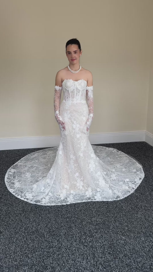 Lacy | Sample dress